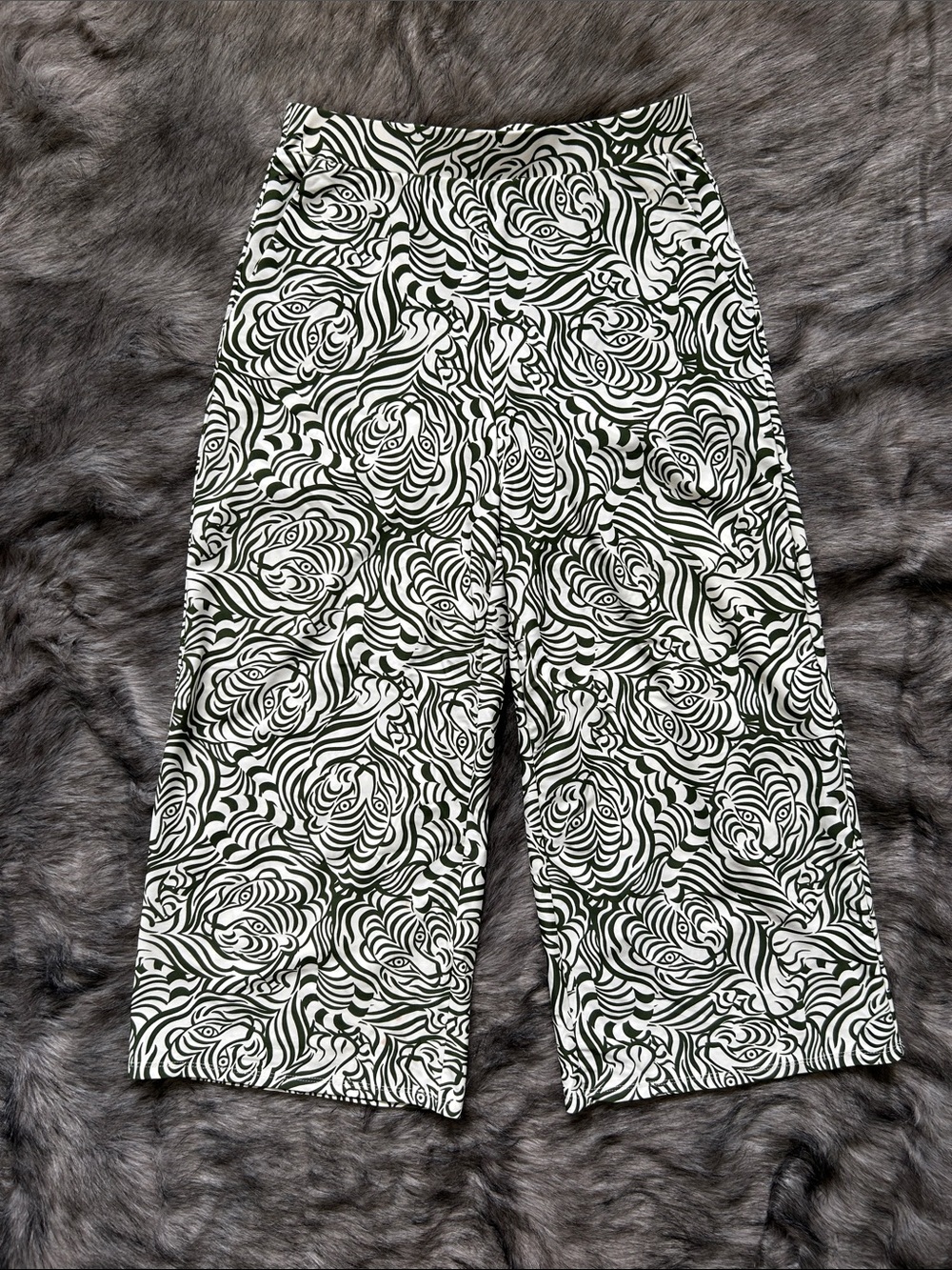 Jude Connally Cropped Pants & Short Sleeve Set Hidden Tiger Cream Green XS - Picture 3 of 16